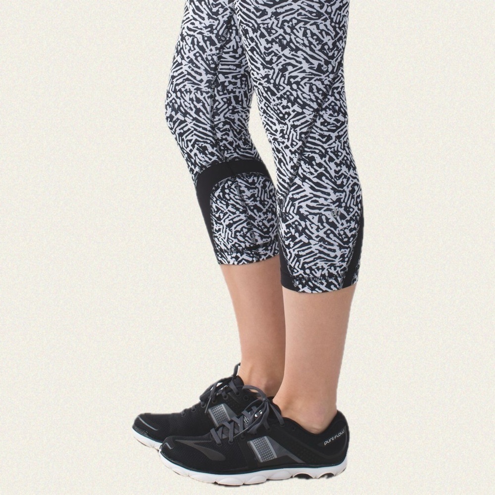 Lululemon Run: Inspire Crop II *All Full-On Luxtreme - Picture 7 of 10